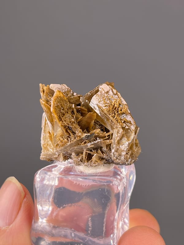 Barite specimen from Morocco presenting brown tabular crystal rosette