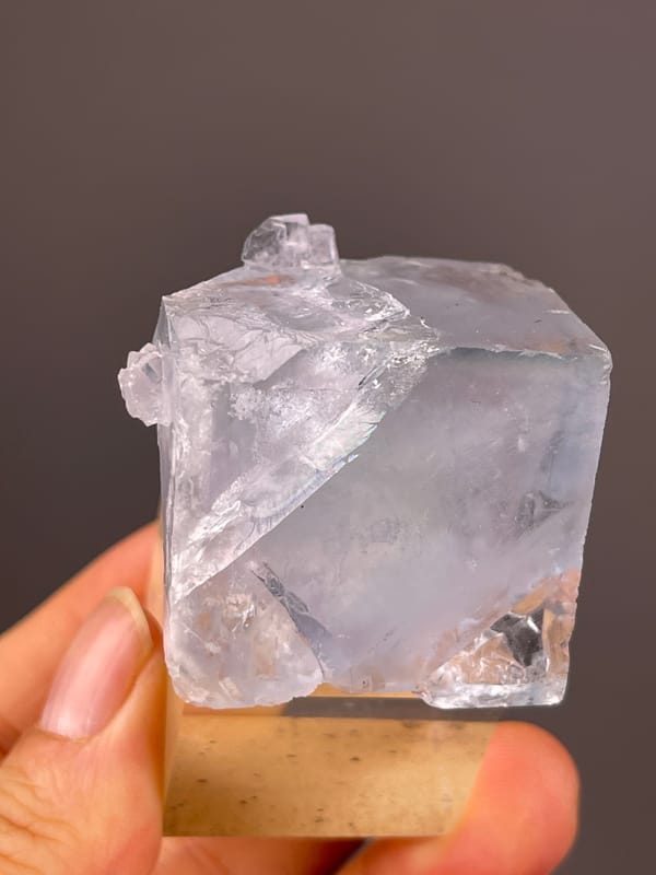 Pale lavender cubic block visible on blue fluorite specimen from Xianghualing, Hunan, China