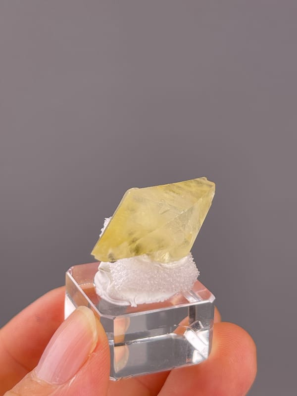 Calcite from Daye, Hubei, China: end view showing the translucent yellow face.