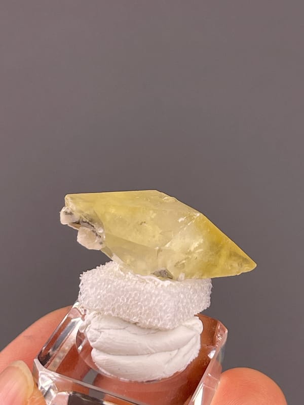 Calcite from Daye, Hubei, China: side profile showing the sloping yellow termination.