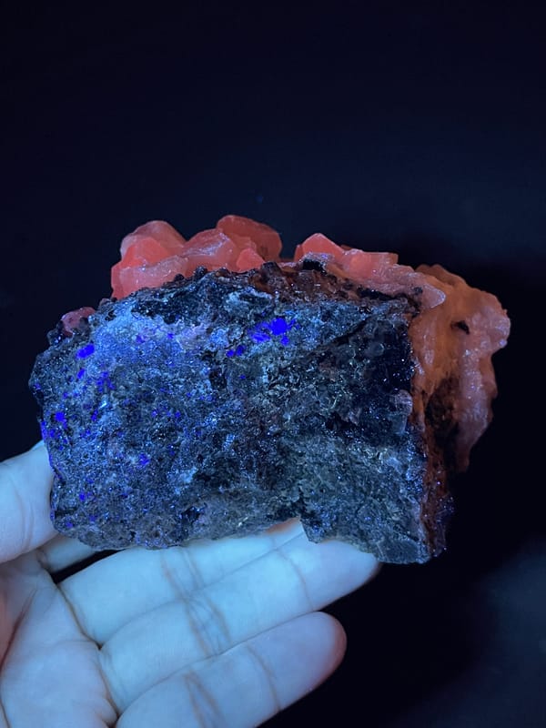 Calcite from Fujian, China: reverse matrix under dark fluorescent lighting.