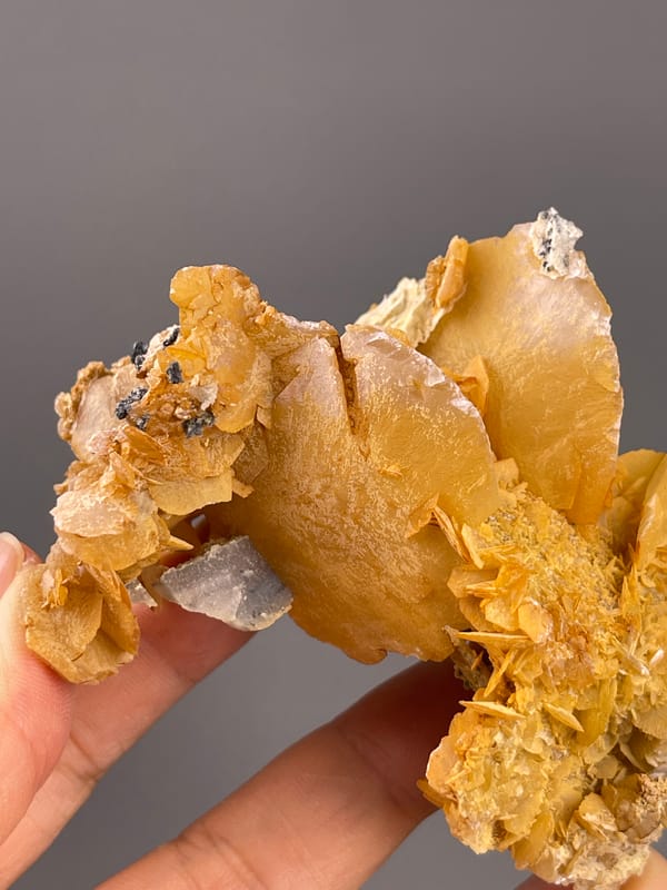 Calcite from Guangdong, China: close view of overlapping ochre blades.