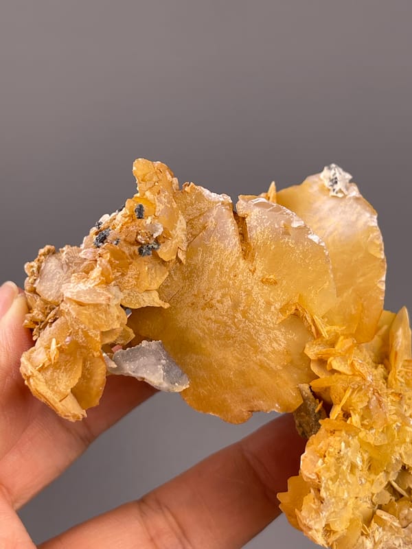 Calcite from Guangdong, China: close view of the broad yellow face.