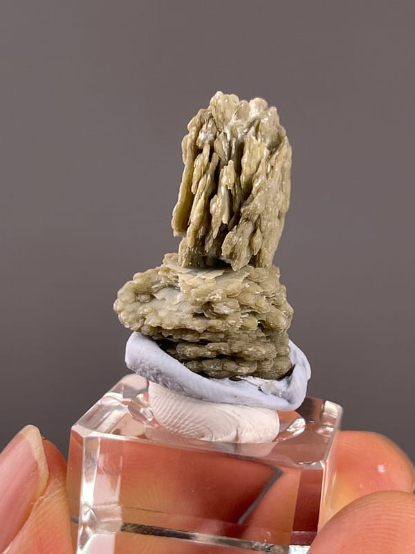 Calcite from Huanggangliang, Inner Mongolia, China: close side view of parallel plates rising above lower layers.