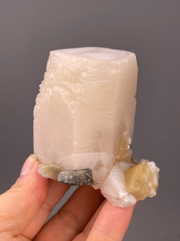 Calcite specimen from Fujian, China presenting off-white cleaved prismatic crystal