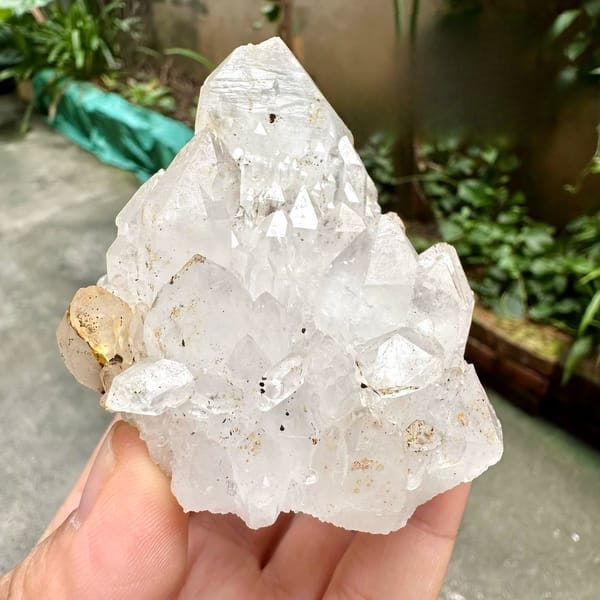 Castle-quartz cluster of stacked spired crystals from Fujian, China