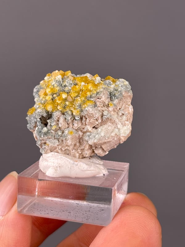 Chabazite specimen from Fujian, China displaying yellow short-prismatic crystal coating