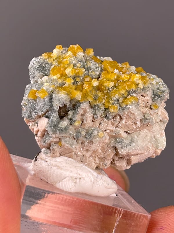Chabazite specimen from Fujian, China highlighting yellow short-prismatic crystal coating