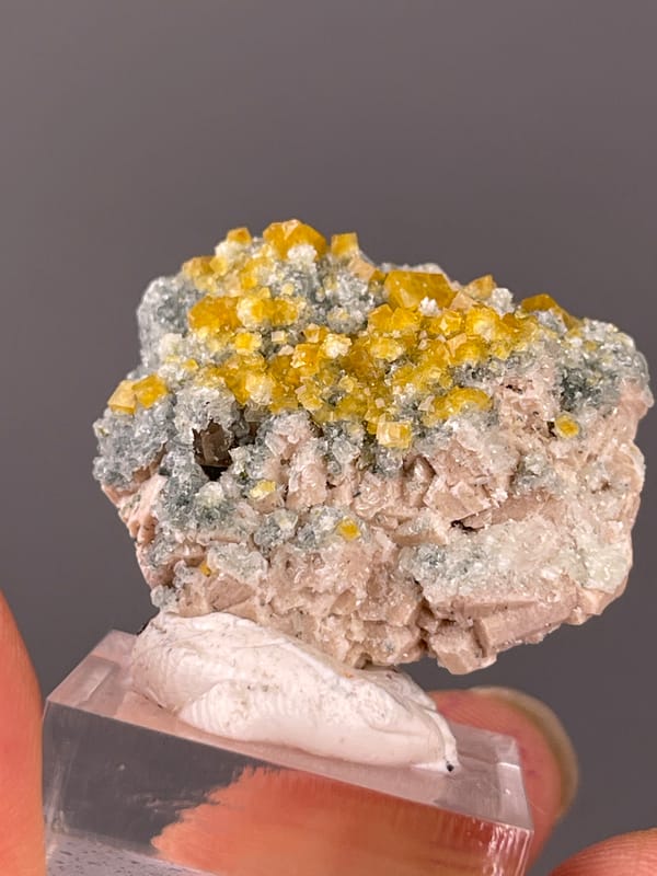 Chabazite specimen from Fujian, China, characterized by yellow short-prismatic crystal coating