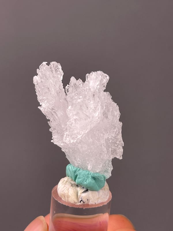 Creedite specimen from Qinglong, Guizhou, China presenting colorless radiating prismatic cluster