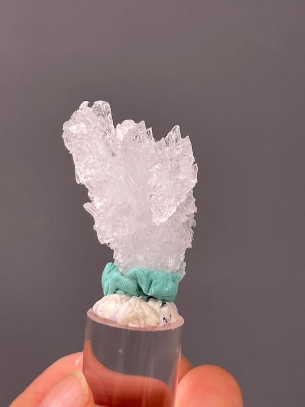 Colorless radiating prismatic cluster visible on creedite specimen from Qinglong, Guizhou, China