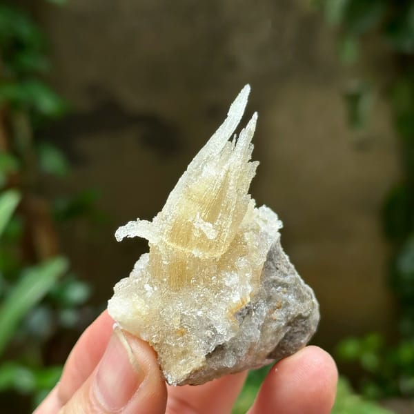 Flame-shaped translucent gypsum spray from Guizhou, China