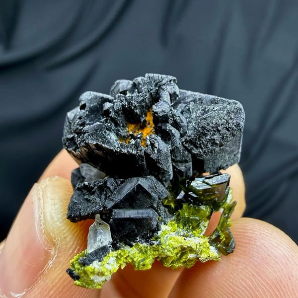 Black babingtonite crystals with green epidote and quartz from Sichuan, China