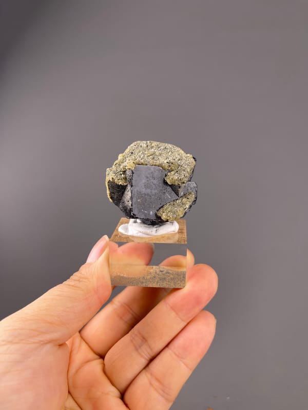 Fluorite from Fujian, China: dark purple faces with pale granular margins.