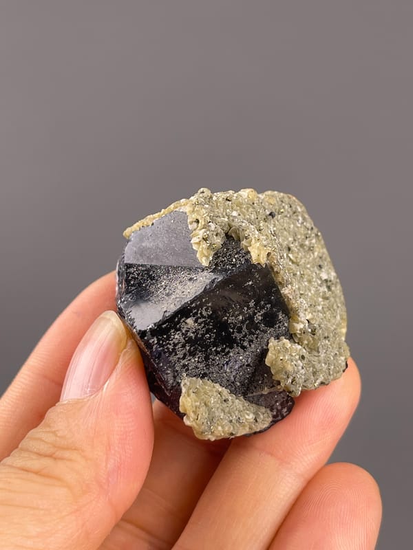 Fluorite from Fujian, China: upper angle showing the coating around crystal edges.