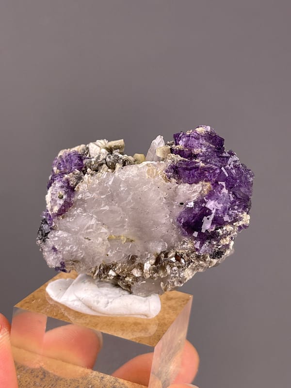 Fluorite from Yaogangxian, Hunan, China: angled view of the broad quartz center.