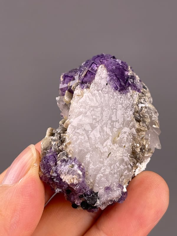 Fluorite from Yaogangxian, Hunan, China: narrow edge showing mica and pale quartz.