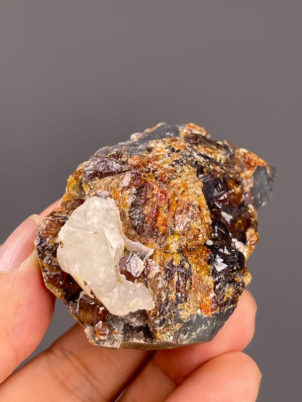 Garnet from Yunxiao, Fujian, China: oblique view showing the broad white calcite.