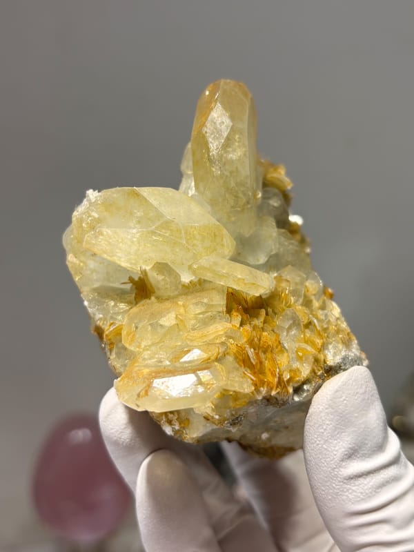Golden-tinted aquamarine cluster with mica from Xuebaoding, Sichuan, China, second angle