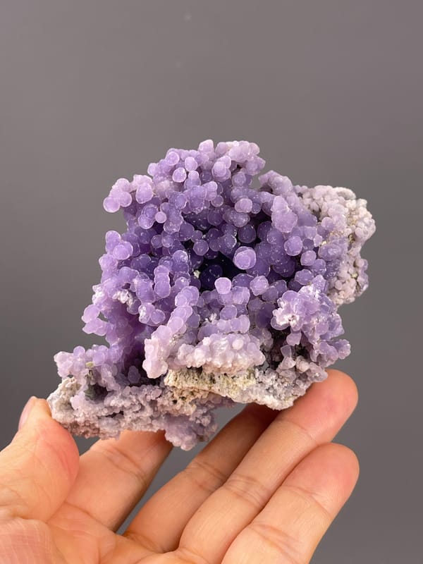 Grape Agate from Indonesia: side view into the central recess.