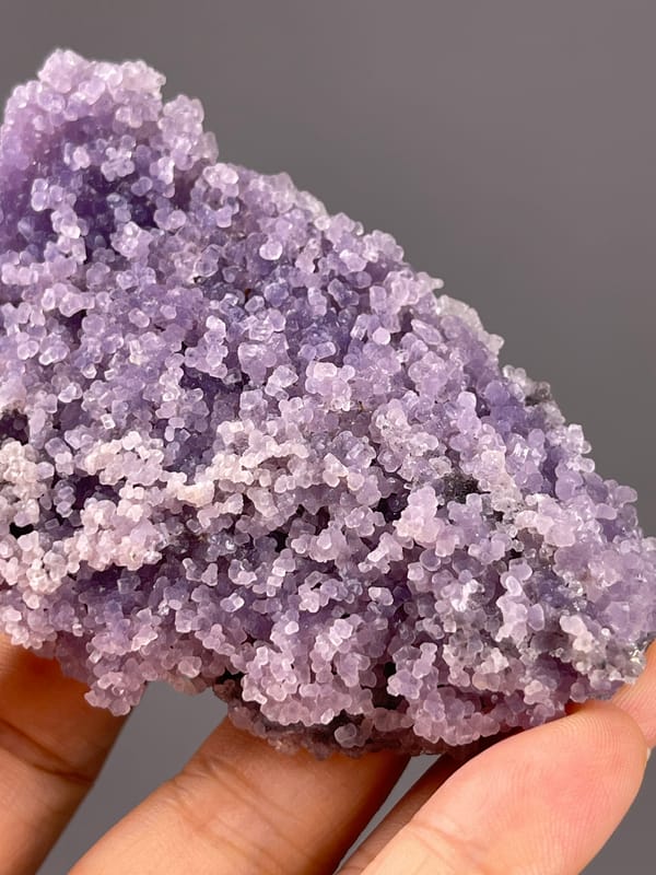Grape Agate from Indonesia: rounded growths along the lower edge.