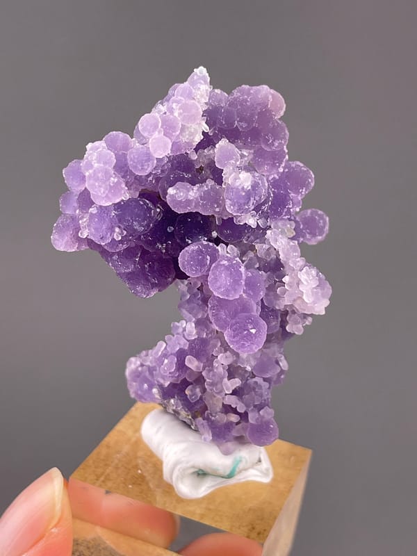 Grape Agate from Indonesia: oblique view of the purple branching outline.