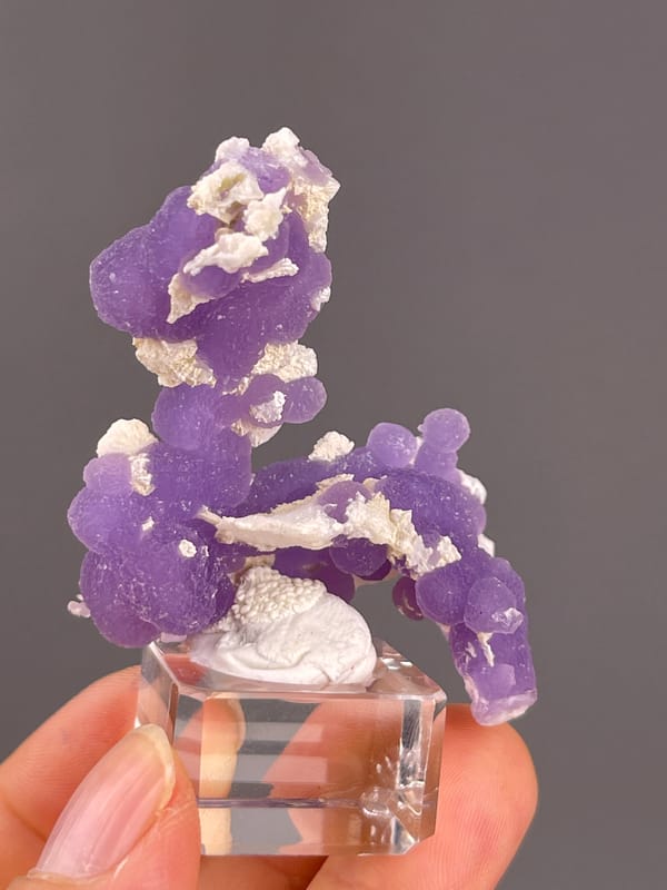 Grape Agate from Indonesia: upper side with large rounded purple growths.