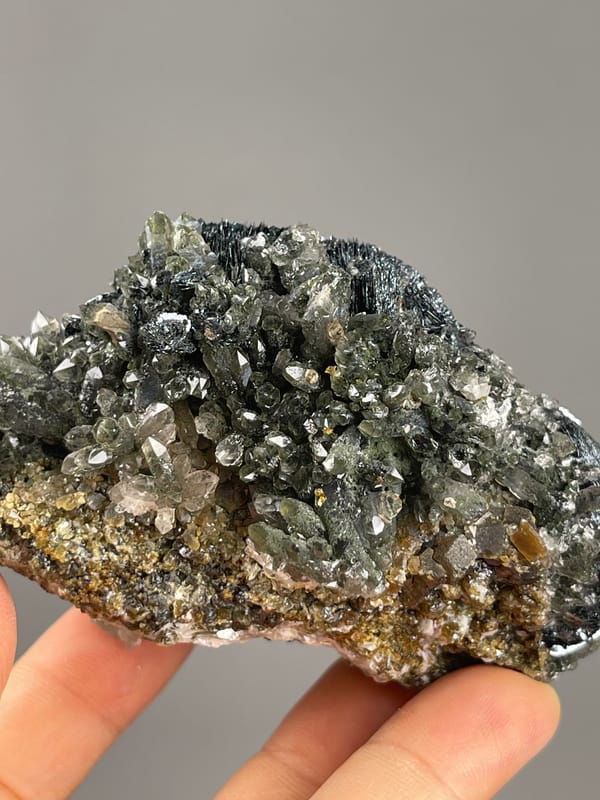 Hematite from Inner Mongolia, China: reverse covered with short quartz points.