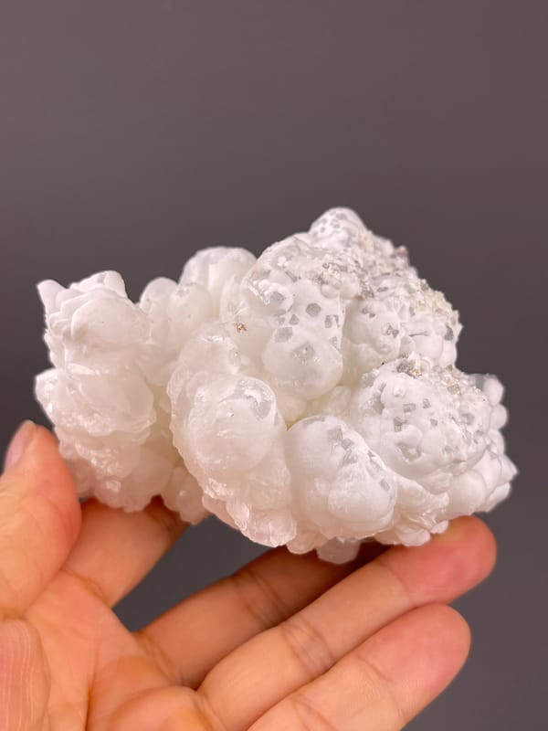 Hydrozincite from Yunnan, China: oblique profile showing translucent white lobes.