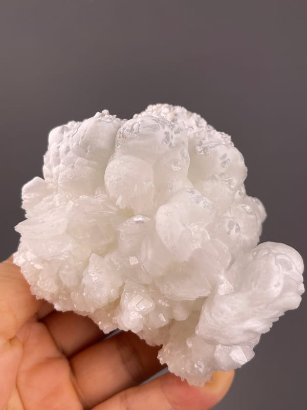 Hydrozincite from Yunnan, China: close view of overlapping rounded white growths.