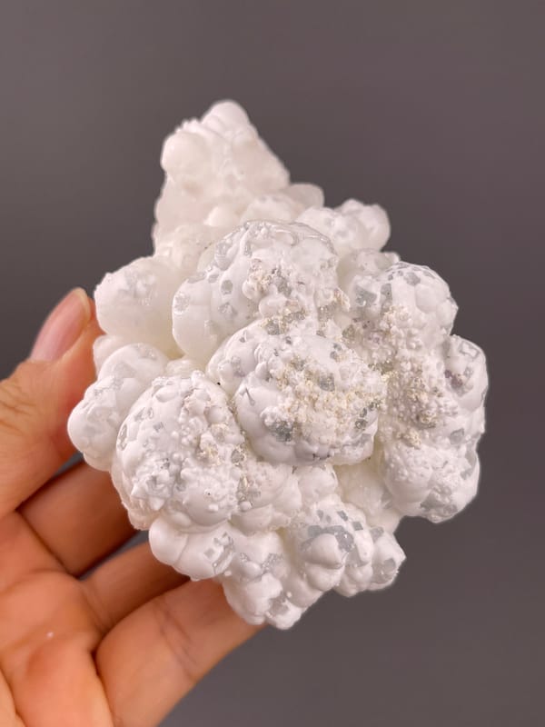 Hydrozincite from Yunnan, China: fine white coating over rounded reverse surfaces.