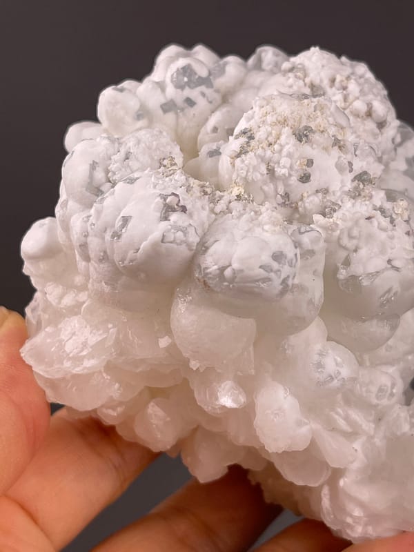 Hydrozincite from Yunnan, China: transition between granular and translucent surfaces.