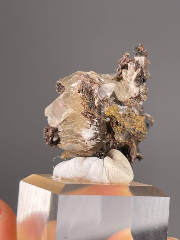 Mercedes-Head Calcite specimen from Fujian, China displaying brown-gray bladed rosettes