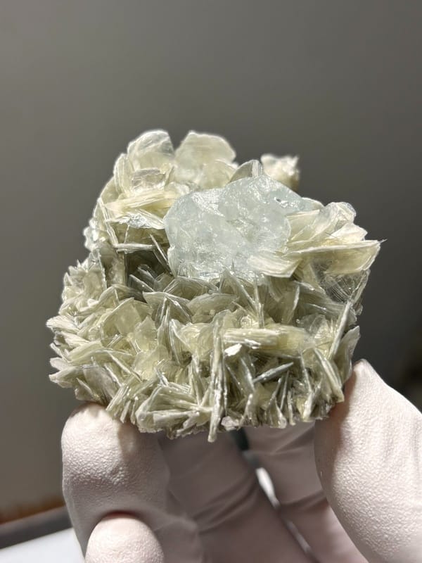Pale aquamarine set in mica rosette from Xuebaoding, Sichuan, China