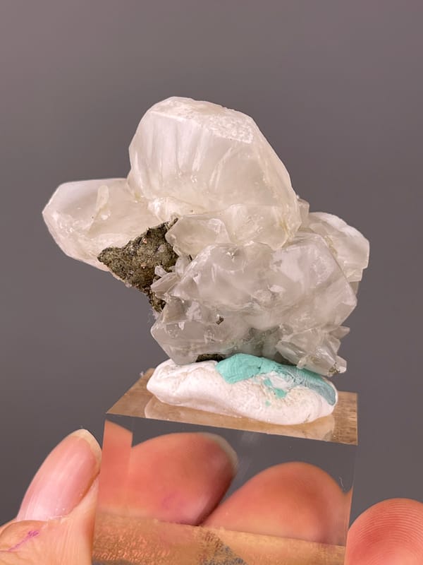 Petal-form Calcite specimen from Longyan, Fujian, China presenting cream calcite blades and rhombohedra