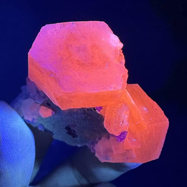 Prismatic calcite crystals, from Fujian, China, front view in daylight, view 6 of 12