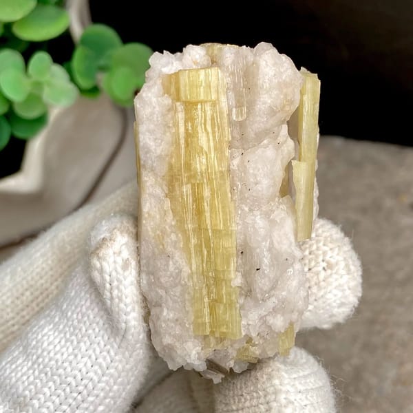 Golden-yellow prismatic topaz column on white matrix from Germany, view 7 of 9