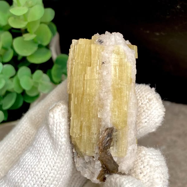 Golden-yellow prismatic topaz column on white matrix from Germany, view 9 of 9