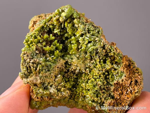 Bulk005 actual 15-piece collector mineral hand specimen set with pyromorphite, malachite, fluorite, chalcopyrite on quartz, apophyllite, cactus amethyst, calcite and Congo malachite with chrysocolla.