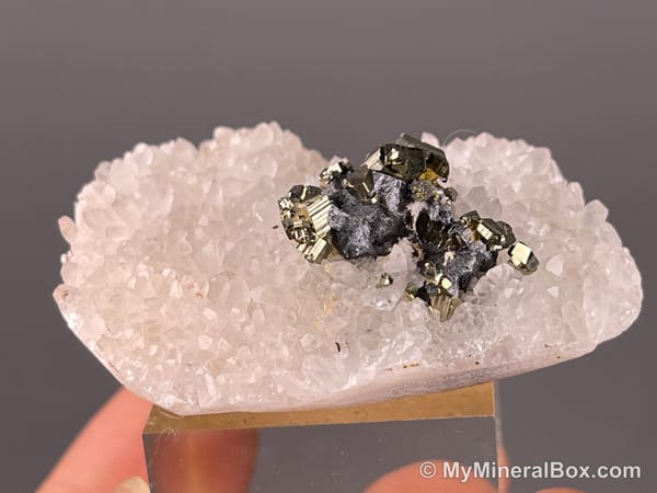 Bulk005 actual 15-piece collector mineral hand specimen set with pyromorphite, malachite, fluorite, chalcopyrite on quartz, apophyllite, cactus amethyst, calcite and Congo malachite with chrysocolla.