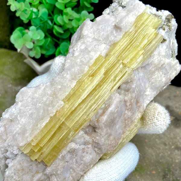 Block of golden prismatic topaz columns in white matrix from Germany, close-up of the crystal faces