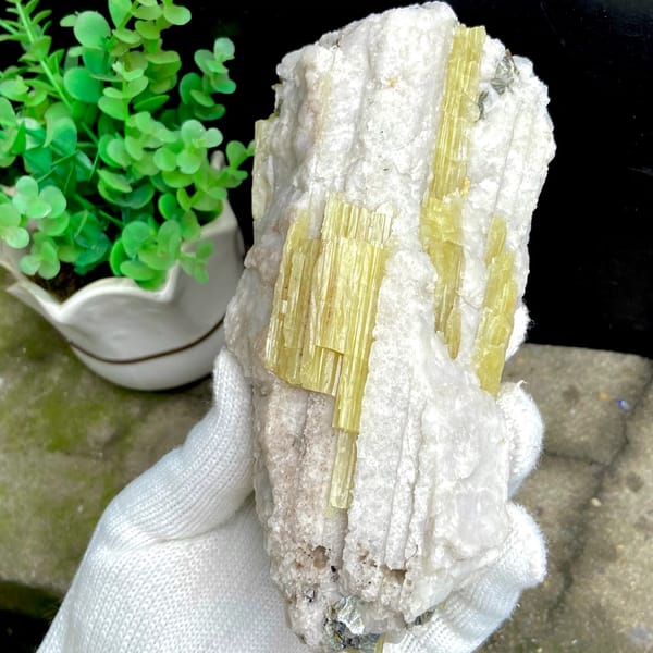Block of golden prismatic topaz columns in white matrix from Germany, close-up of terminations