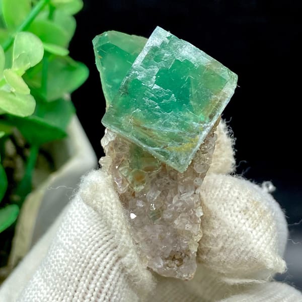Glassy green fluorite cube on druzy quartz from Hebei — alternate view