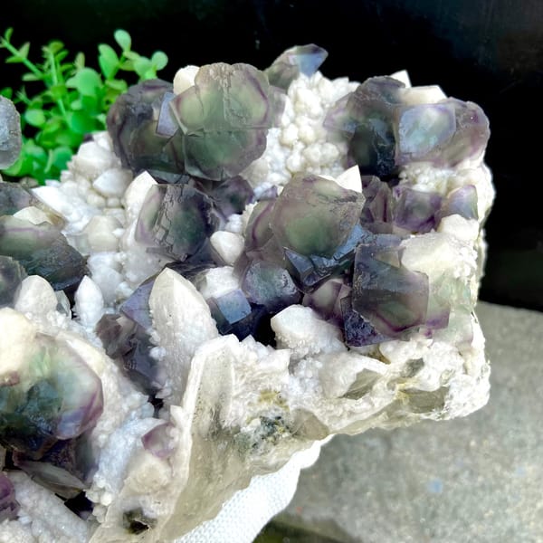 Large plate of green fluorite balls with purple edges on white quartz from Inner Mongolia, detail of the matrix contact