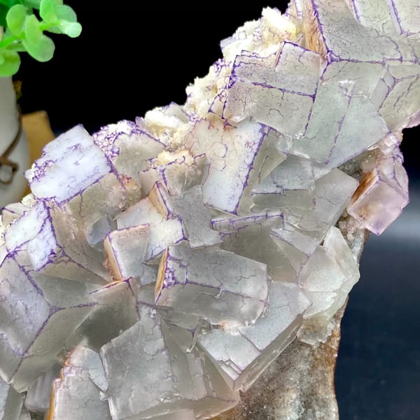 Plate of blue-and-white porcelain fluorite from Guizhou, China, top view