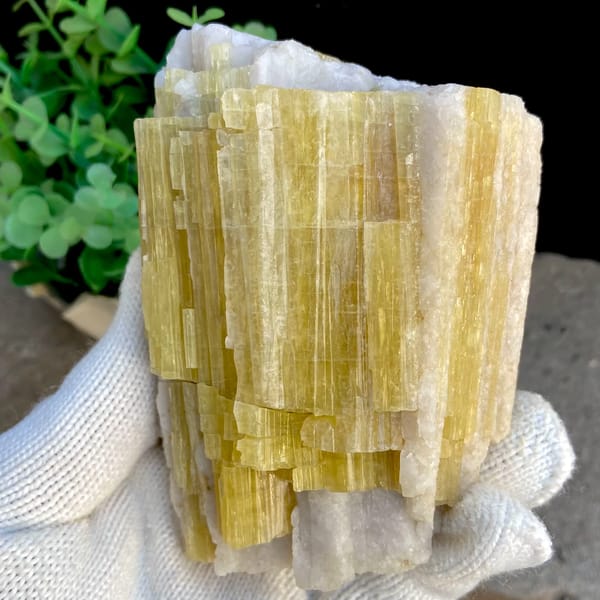 Bundle of golden-yellow prismatic topaz columns from Germany, second angle