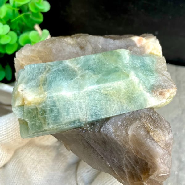 Large blue-green aquamarine prism in smoky quartz from Yunxiao, Fujian, China, reverse side