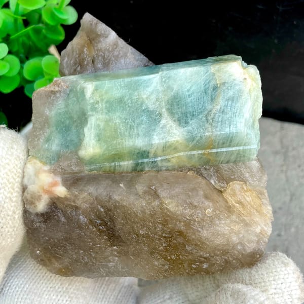 Large blue-green aquamarine prism in smoky quartz from Yunxiao, Fujian, China, top view