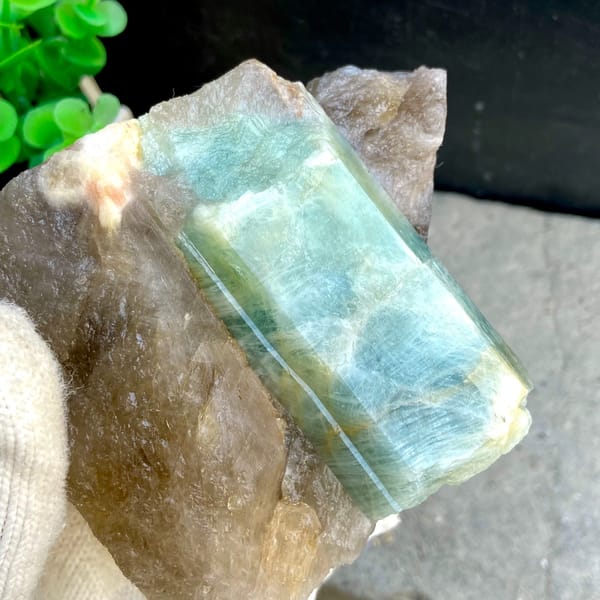 Large blue-green aquamarine prism in smoky quartz from Yunxiao, Fujian, China, detail of the matrix contact