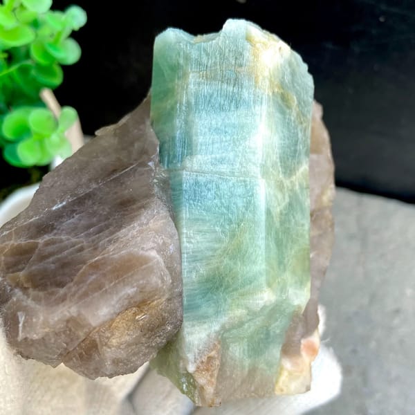 Large blue-green aquamarine prism in smoky quartz from Yunxiao, Fujian, China, side view